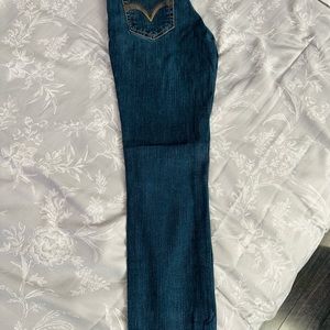 Levi’s Perfectly slimming straight leg jeans 512